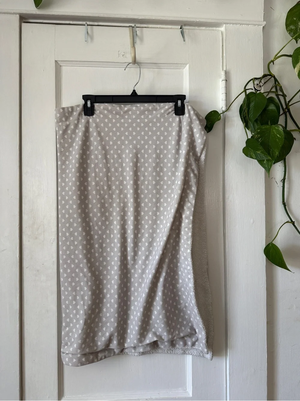 Light gray Heart-Print throw blanket